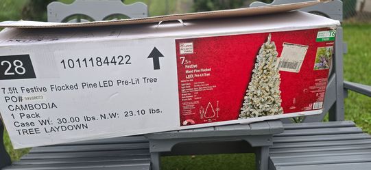 7.5-foot Christmas tree, like new