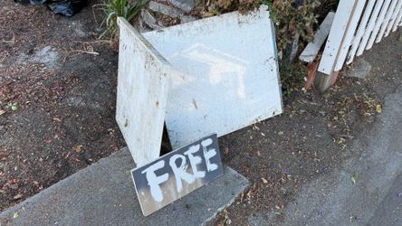 Free quartz counter top pieces