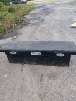 Truck tool box