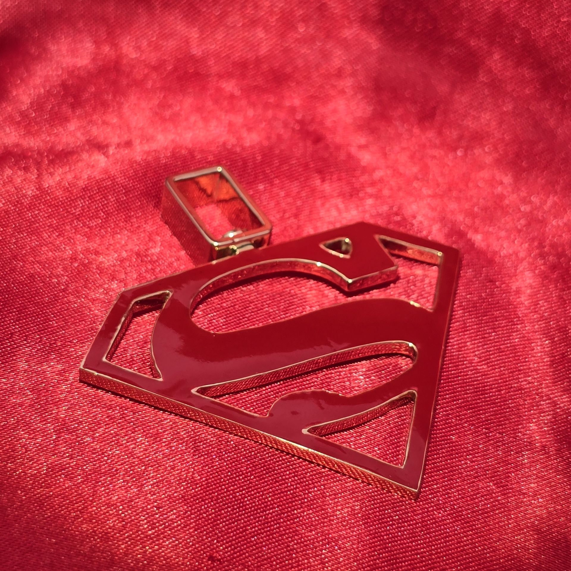 10k Yellow Gold Superman Pendant