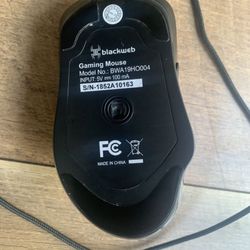 Black web gaming mouse 