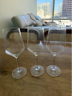 Williams Sonoma ZWIESEL White Wine Glasses Set of 3 —
