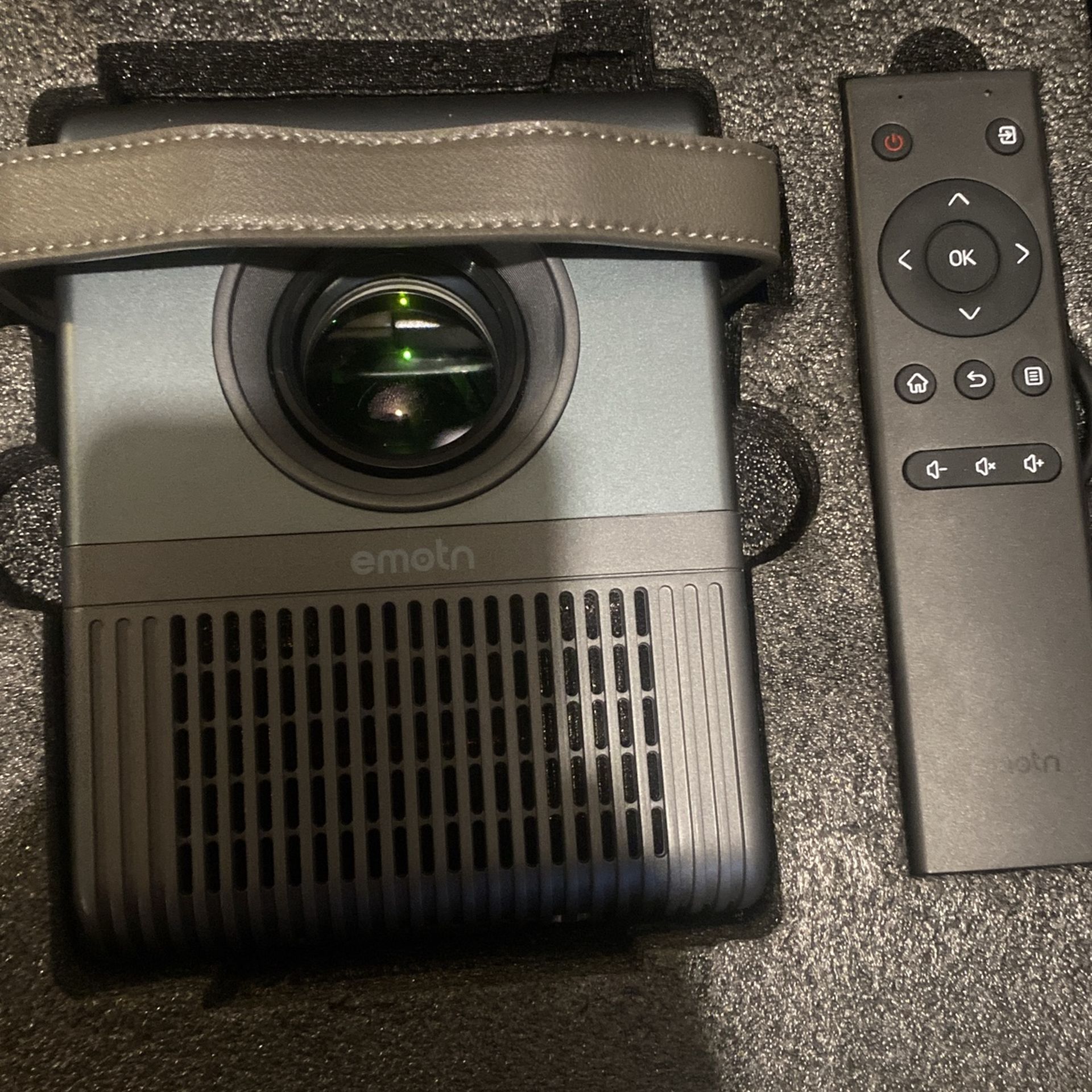 Portable Wireless Projector With 120inch Screen