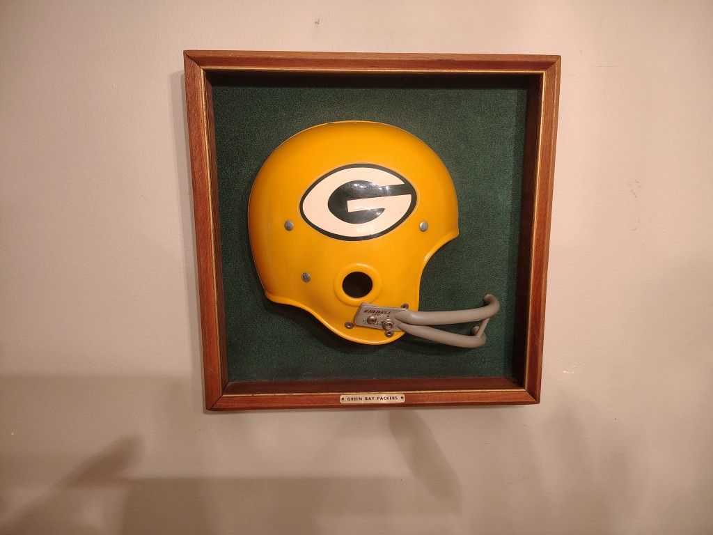 Vintage 1968 Green Bay Packers half Helmet Wall Display