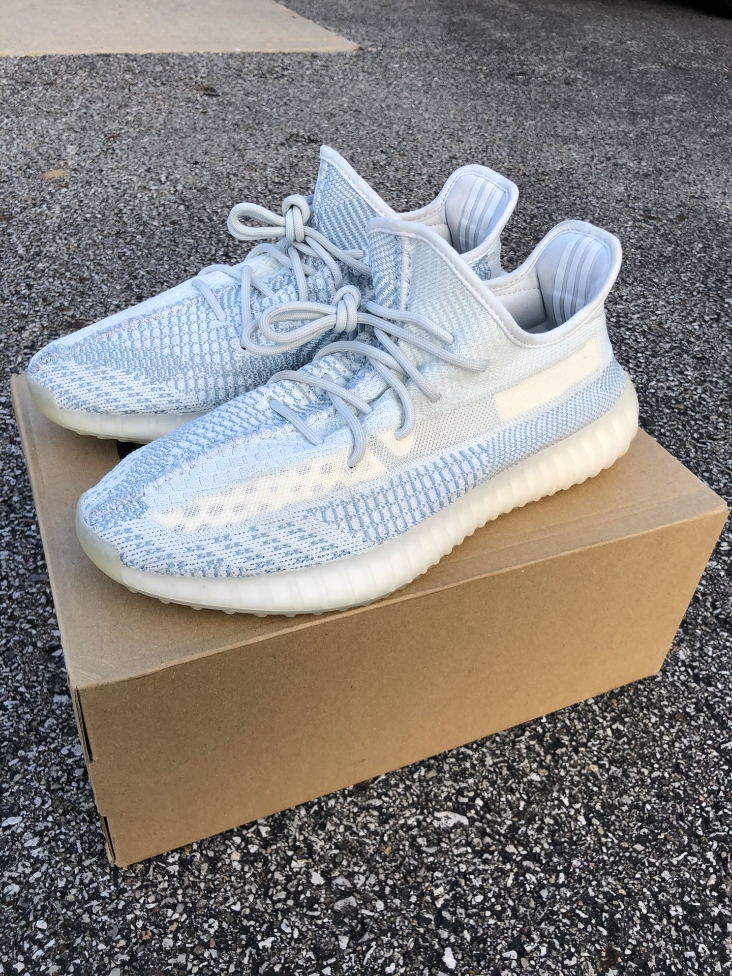 Yeezy 350 V2 Cloud White sz 10.5