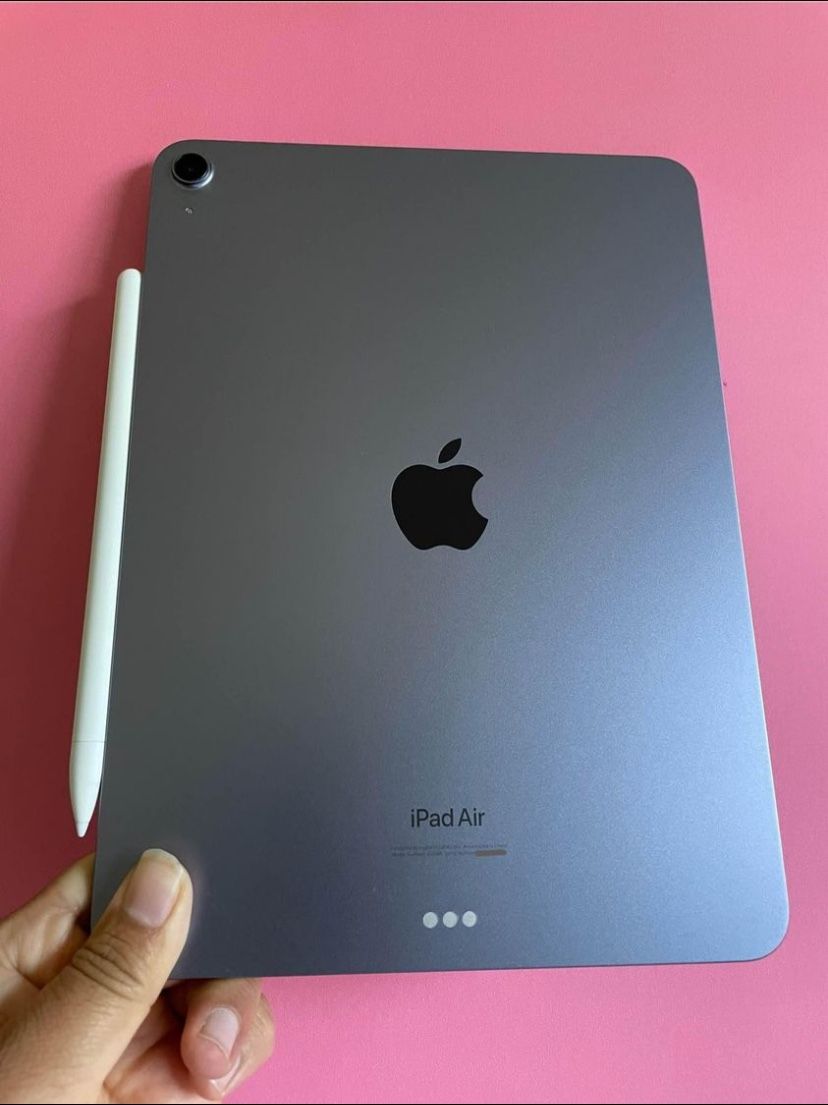 Apple IPad Air 5th Generation (10.9” Liquid Retina/ M1 chip / Latest Model) 64GB with pen, keyboard case & Accessories (256gb $599)