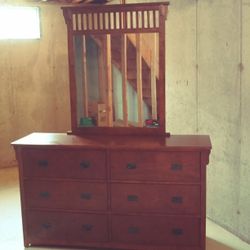 6 Drawer Dresser With Mirror. 