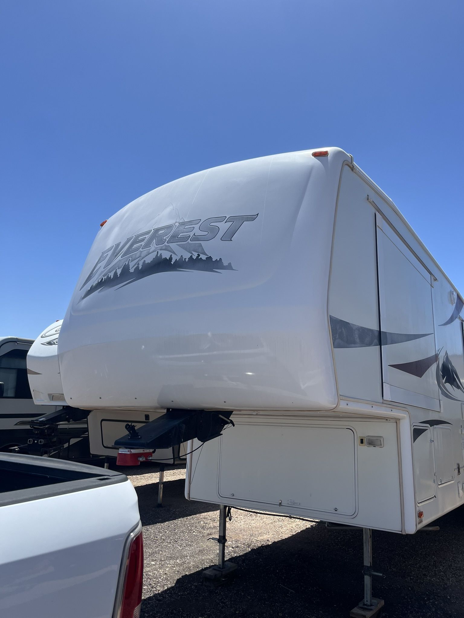 Everest 5th wheel