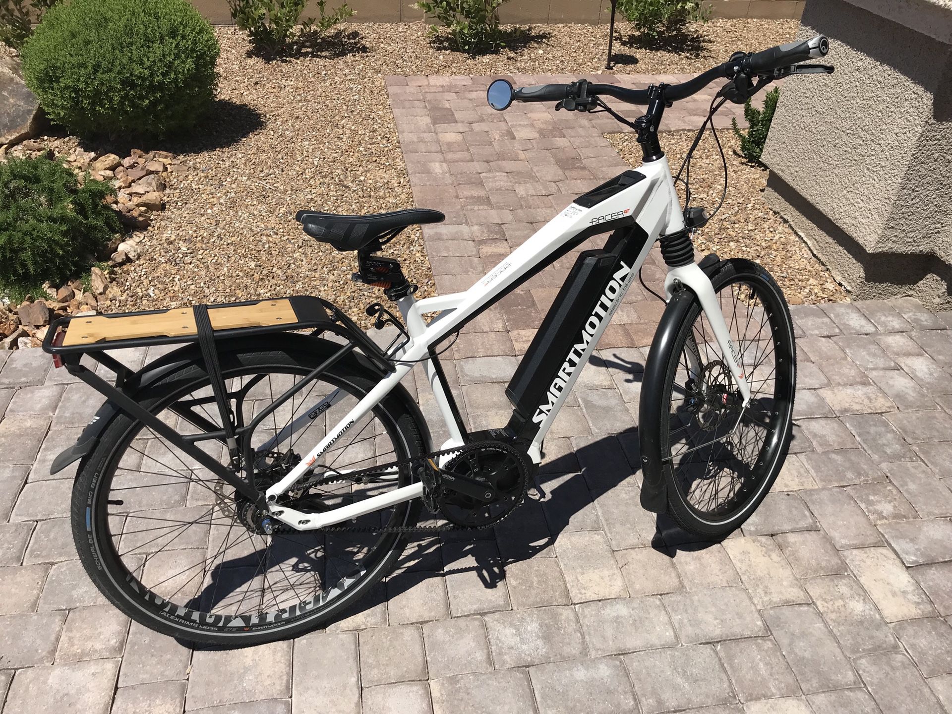 SmartMotion Pacer GT Electric bicycle