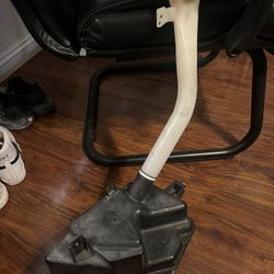 03-06 Infiniti G35 Windshield Washer Fluid Tank Reservoir Assembly