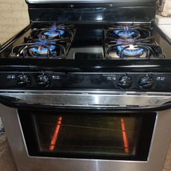 Very Clean Stainless/Black Gas Stove Works Great Free Delivery!