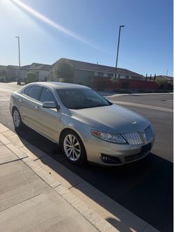 Lincoln MKS 2011