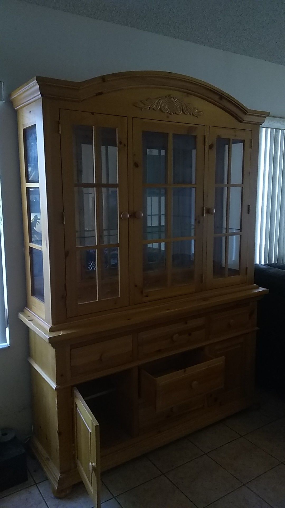 "FREE" China Cabinet