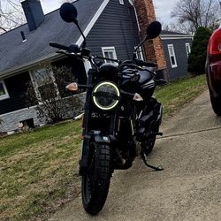 2023 Husqvarna Svartpilen 401