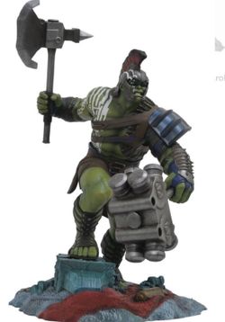 ** Brand New Never Opened ** Gladiator HULK 9 Inch Sculpture