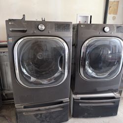 LG Washer & Dryer Set w/ Pedestals – Works Perfectly