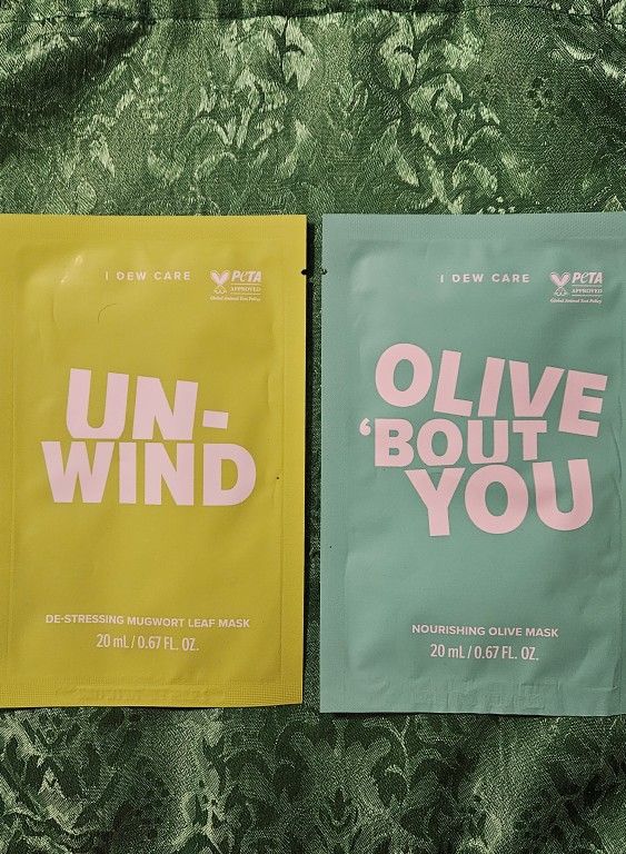Set of two I Dew Care face masks. Includes Unwind and Olive 'Bout You. Perfect for relaxation and nourishment.
Please go to my page and see other ite