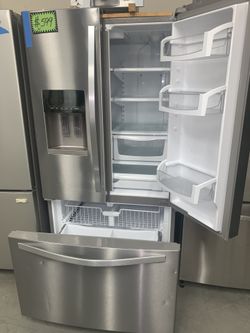 Whirlpool 36in. French doors fridge in excellent conditions