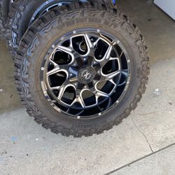 33x12.5R20LT