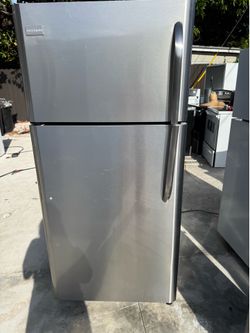 Frigidaire refrigerator 30”W