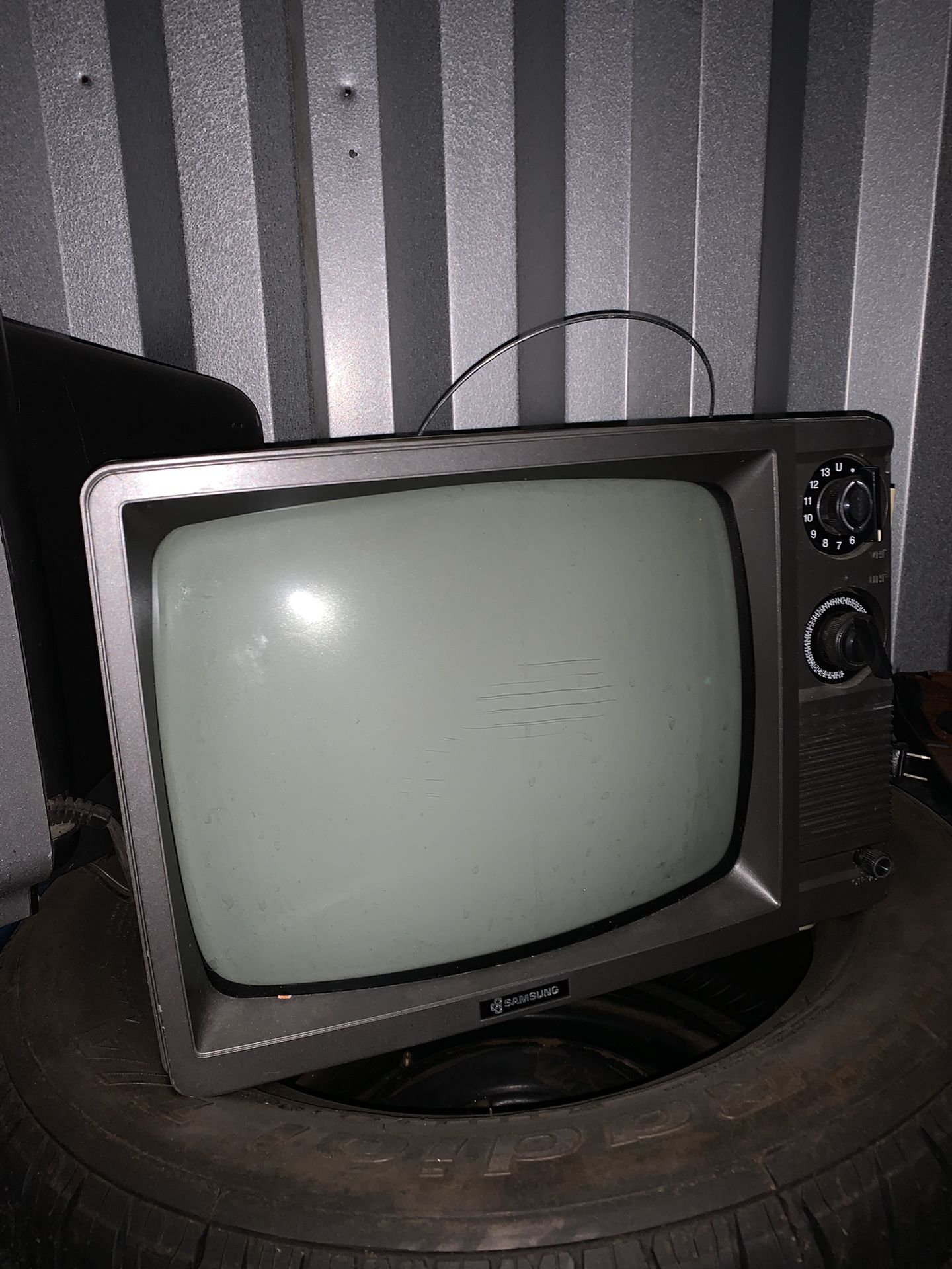 retro vintage 13” tv’s great for retro gaming