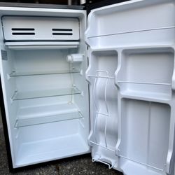 Midea Mini Fridge With Freezer, Lightly Used.