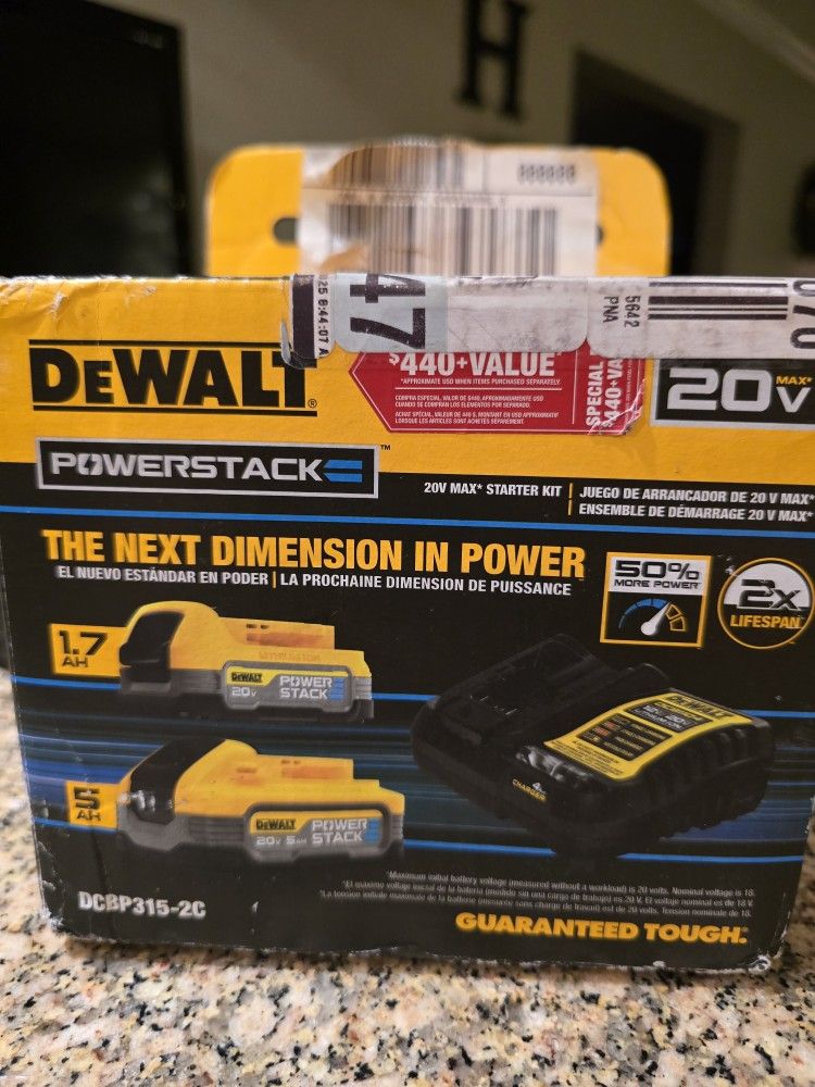 Dewalt Combo Batteries POWERSTACK (1) 5 AH (1) 1.7 AH and CHARGER