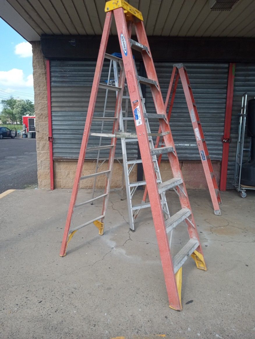 8-ft Werner fiberglass ladder 300 cap