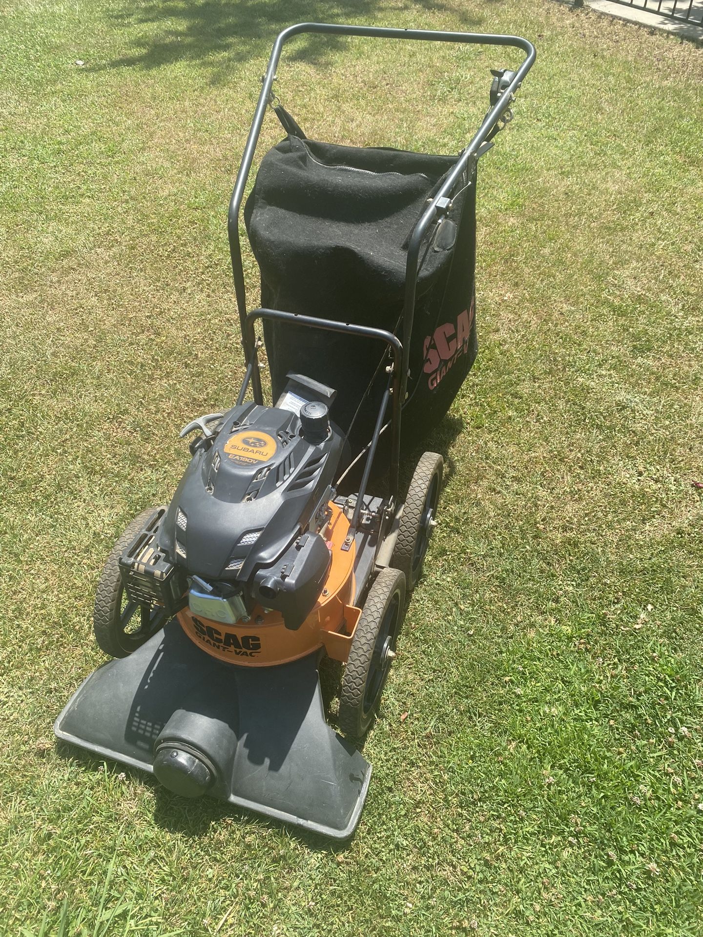SCAG GIANT VAC
