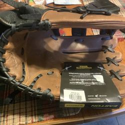 Easton Girls Softball Glove 12.5” Brand New Model PSP125 Model Designed With Wide Heel And Deep Pocket, Game Ready, Oil Tanned