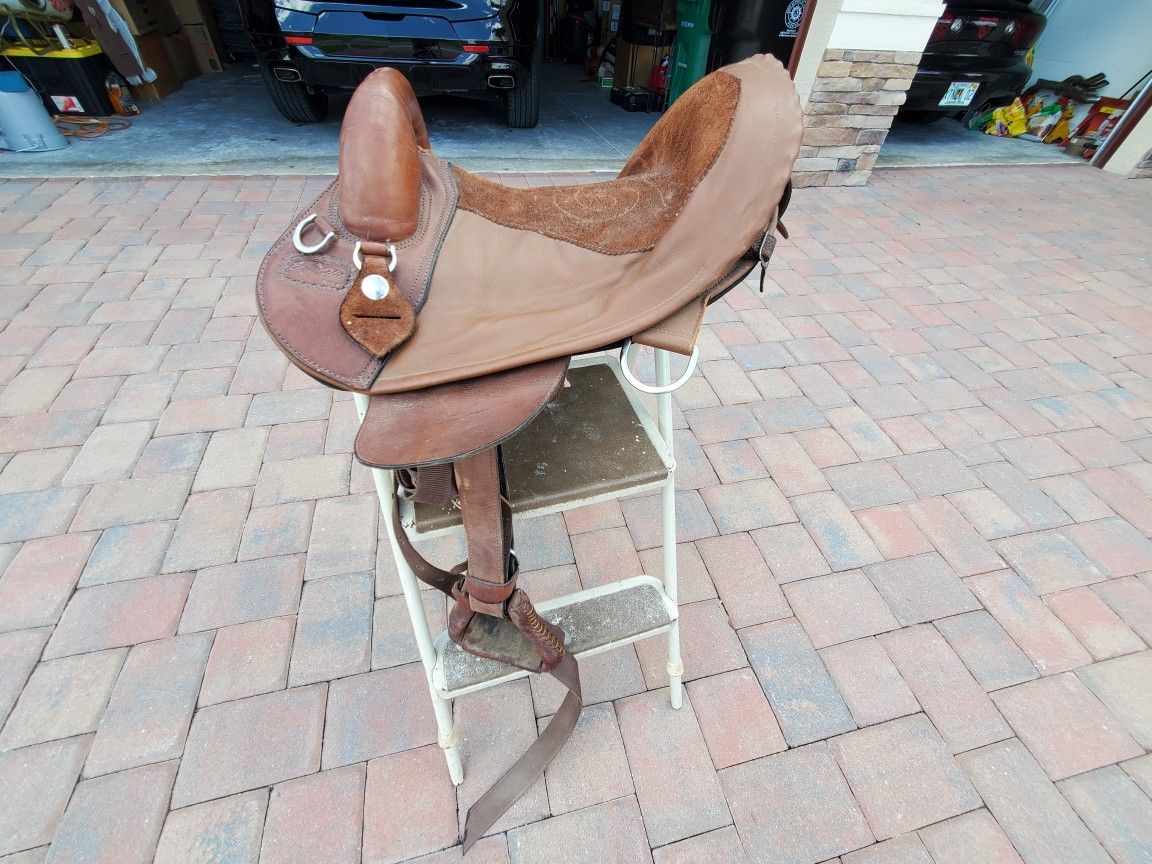 E Z FIT TREELESS SADDLE
