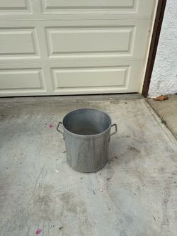Multiple stock pots/tamale pots