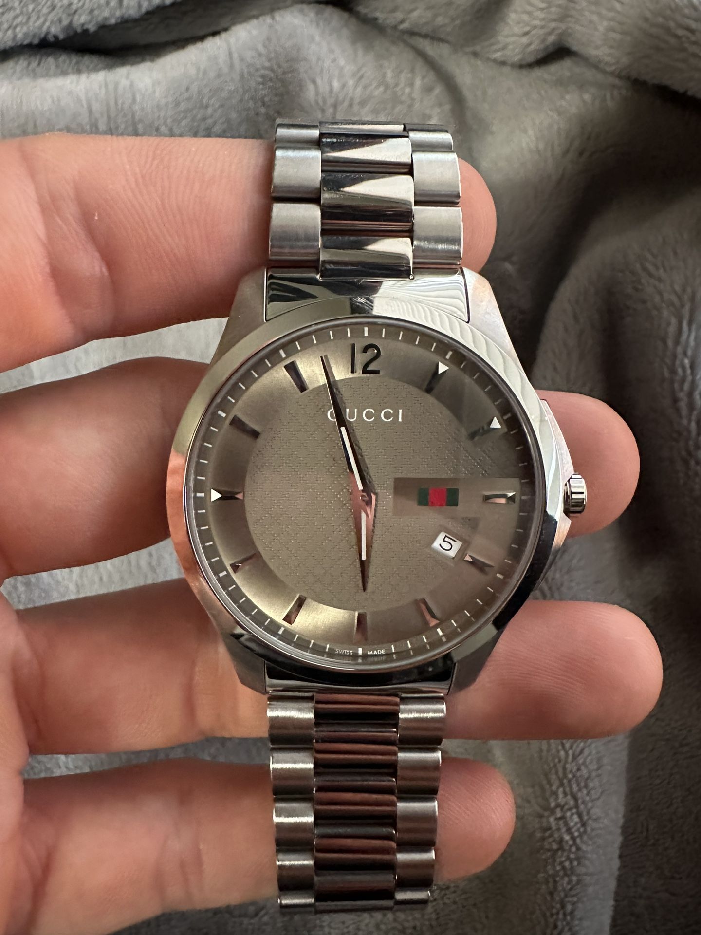 Gucci G-Timeless Watch YA126310