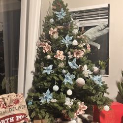 7.5 ft Artificial Christmas Tree – NO Ornaments 