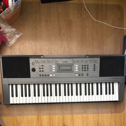 Yamaha Electronic keyboard E353