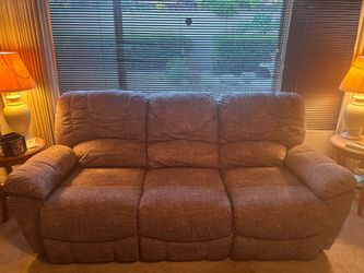 2019  dual electric recliner, excellent condition