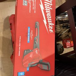 Milwaukee Pipeline Locator 