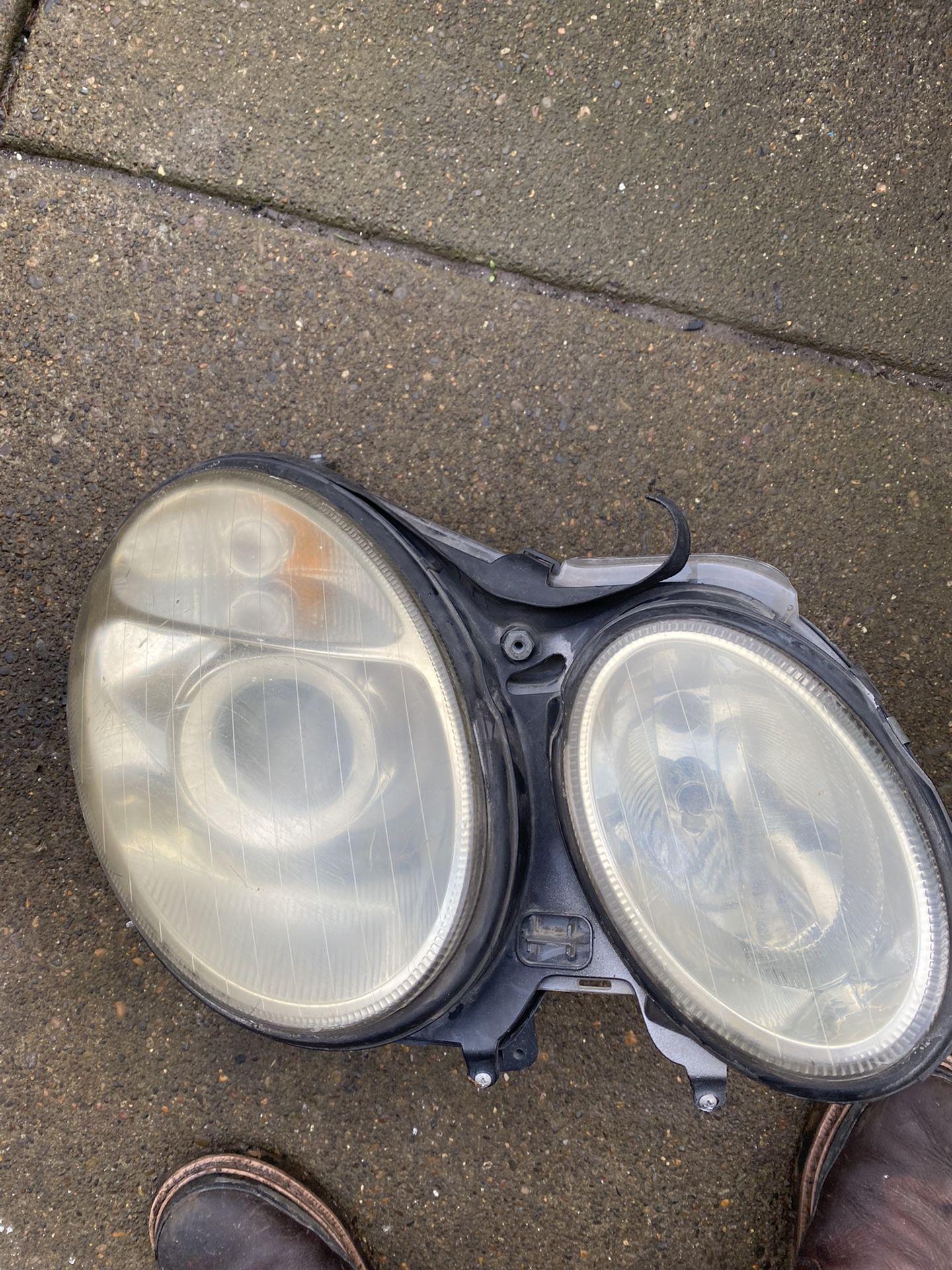 Mercedes E320 Right Headlight