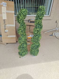 Artificial topiary boxwood trees