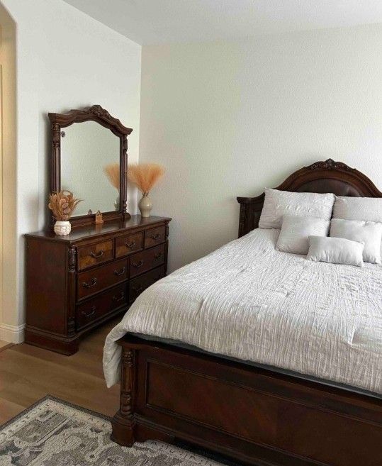 Queen Size Bedroom Set