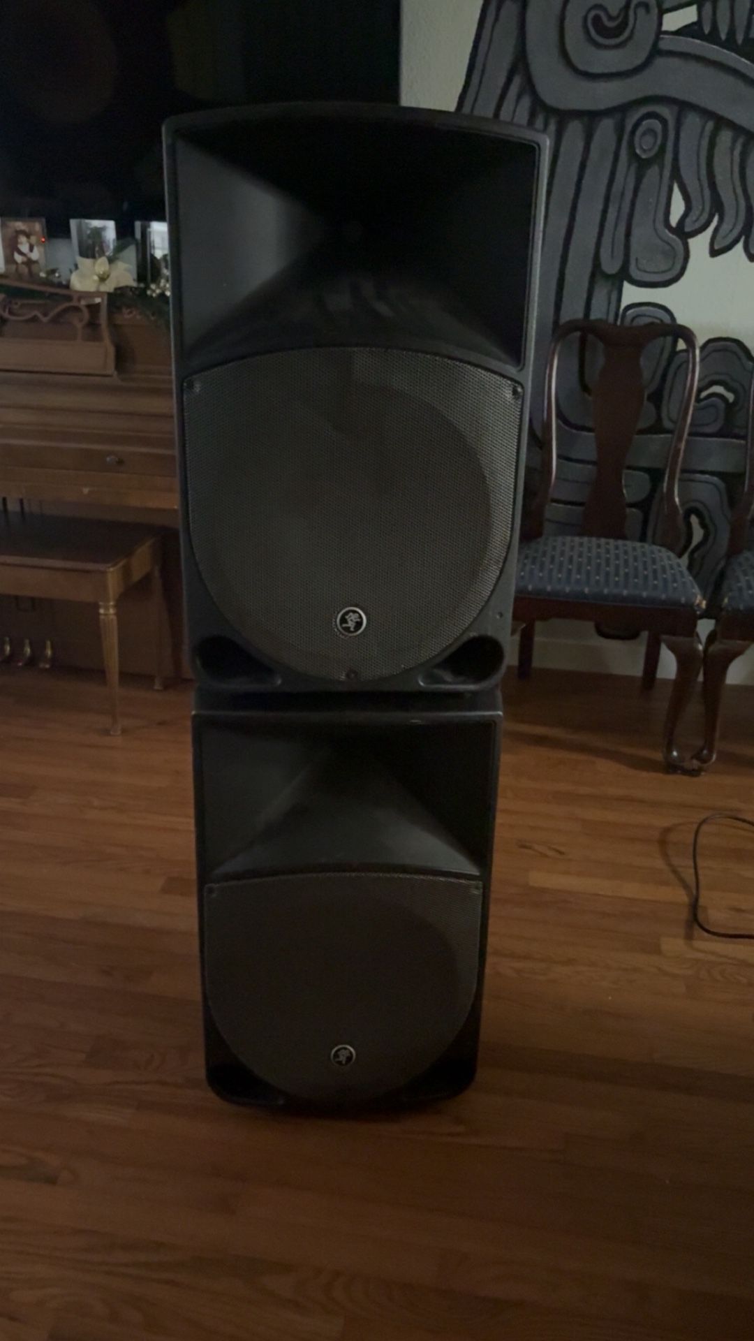 2 Mackie Th-15A Speakers