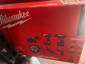 Milwaukee M18 18-Volt Lithium-Ion Cordless Combo Kit (6-Tool) with 2-Batteries, Charger and Tool Bag