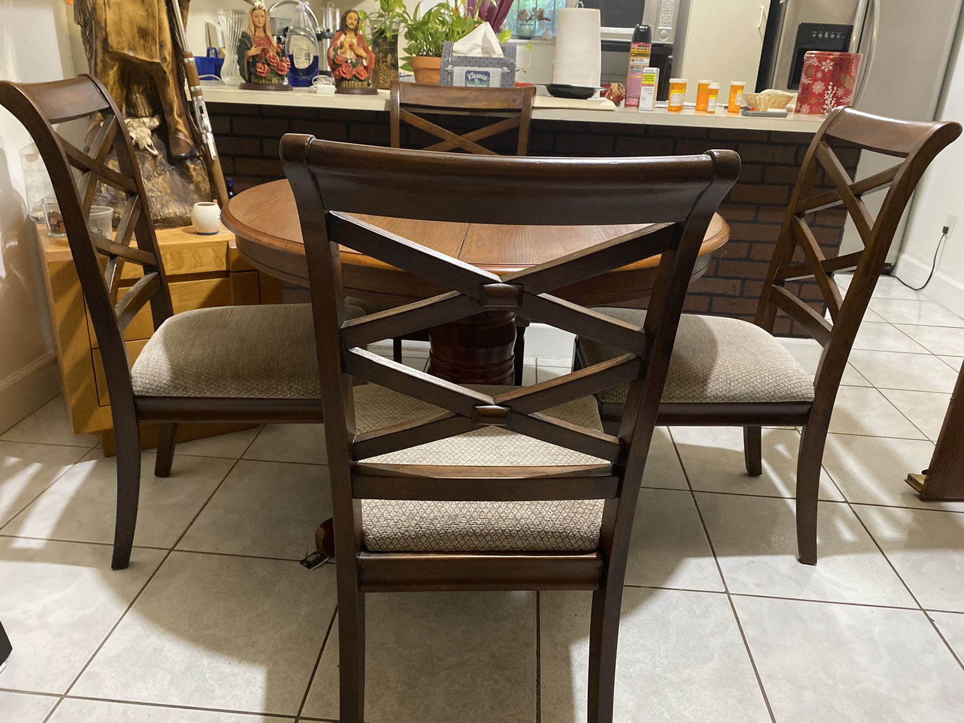 Adjustable kitchen table with 5 chairs