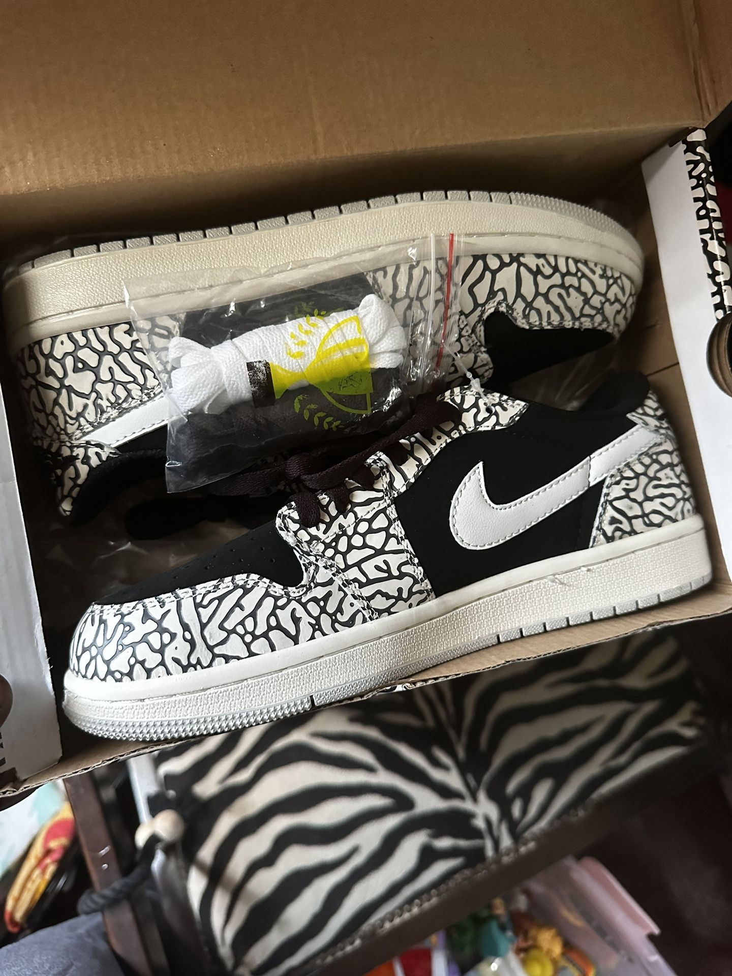 Air Jordan 1 Retro Low OGZ.. Size 8.5 Men