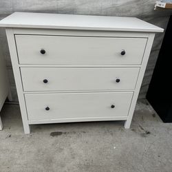 White Ikea Hemnes dresser