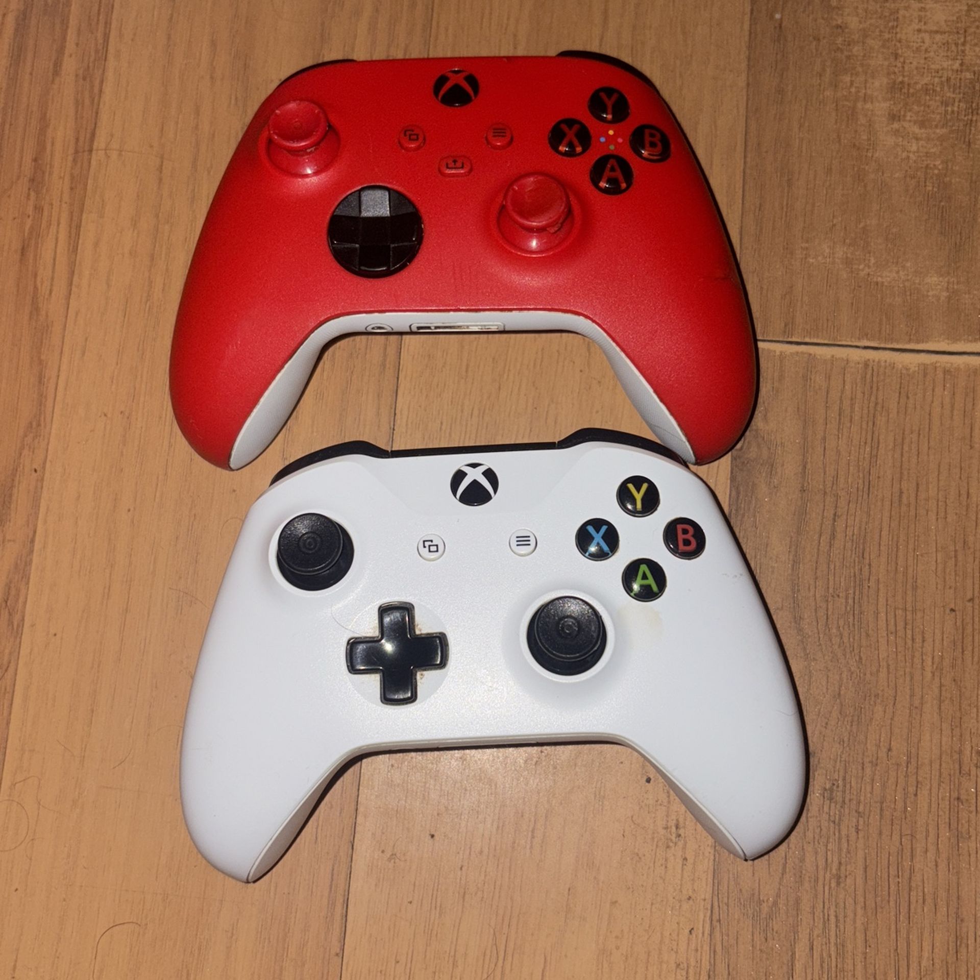 2 Broken Xbox 1 Controllers