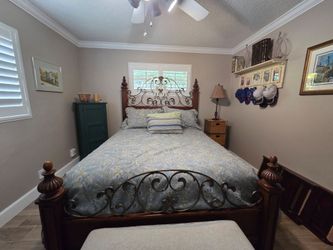Solid wood queen bedroom set