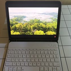 iPad Air 4th Gen (Excellent Condition) Comes with magnetic keyboard case and keyboard. 