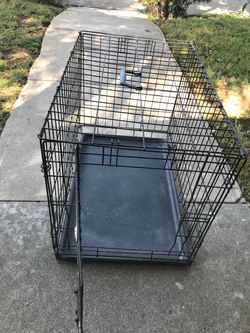 Black pet crate height 22 by 29 lenght south La 90043