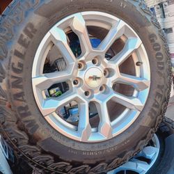 JUEGO DE RRINES PARA TROCAS CHEVROLET TAHOE SUBURVAN GMC YANTAZ BUENAS MEDIDA 18